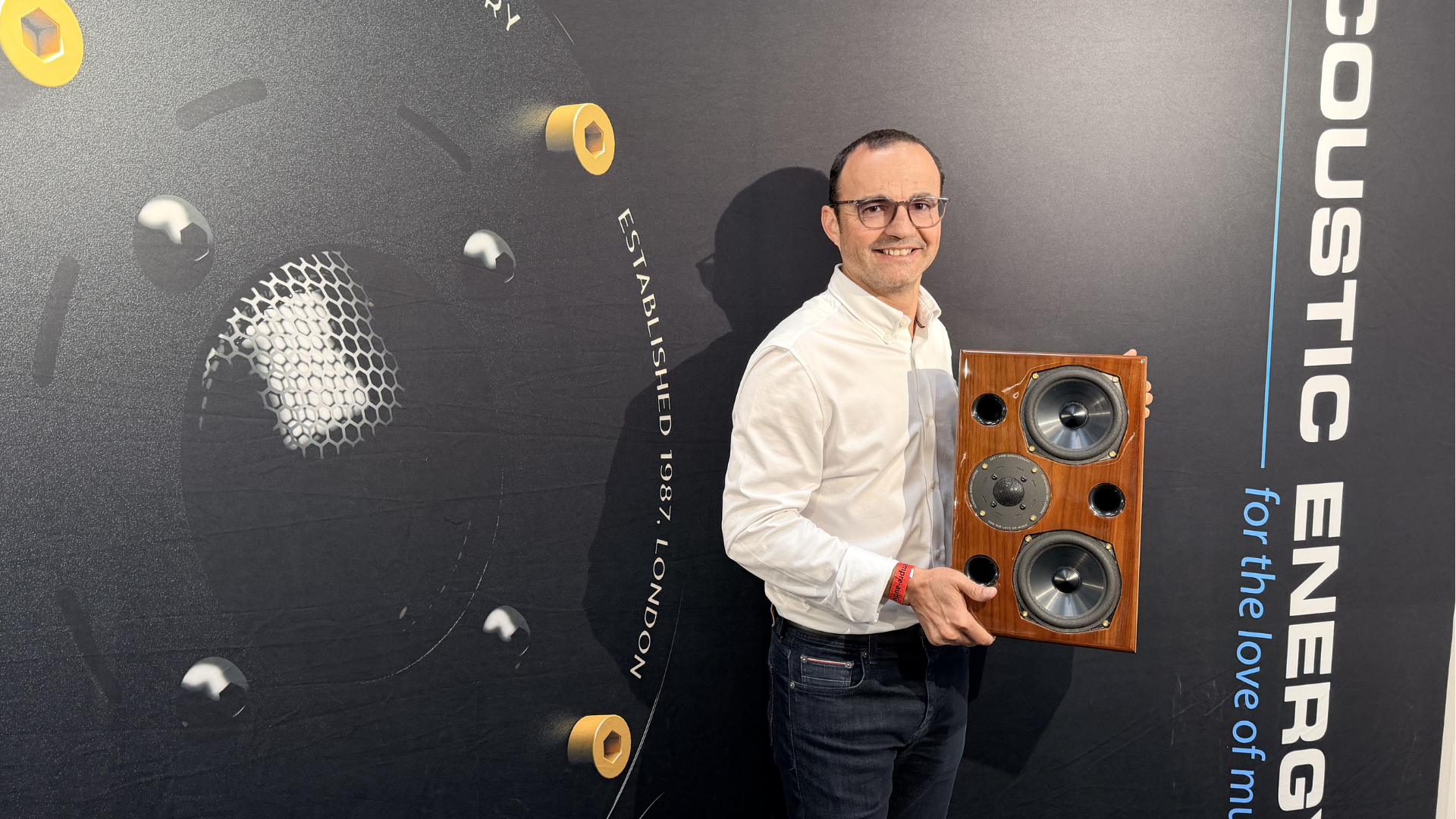 Enceintes bibliothèques de référence, la future Acoustic Energy AE2 !