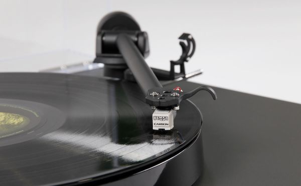 Rega Planar 1 avec cellule Carbon MM
